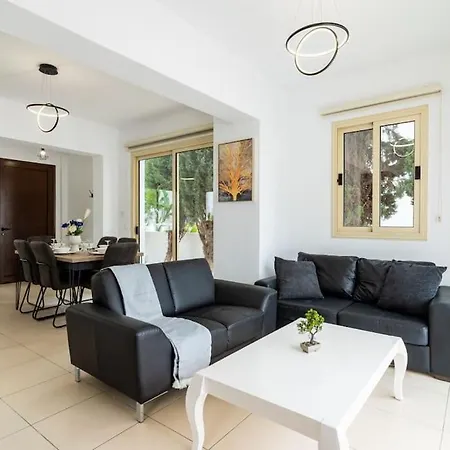 Sunscape 3-bedroom And Pool In Protaras